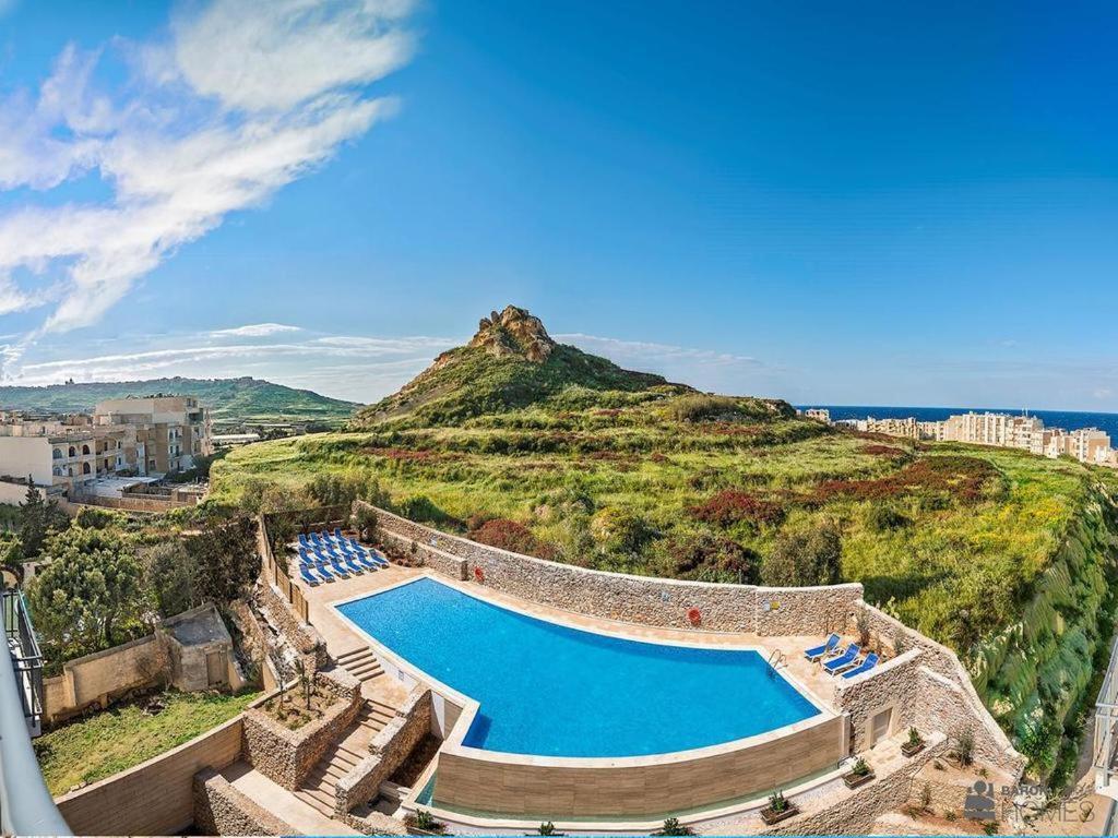 Your Room, Your Apartment, Your Shared Pool มาร์ซาลฟอร์น ภายนอก รูปภาพ