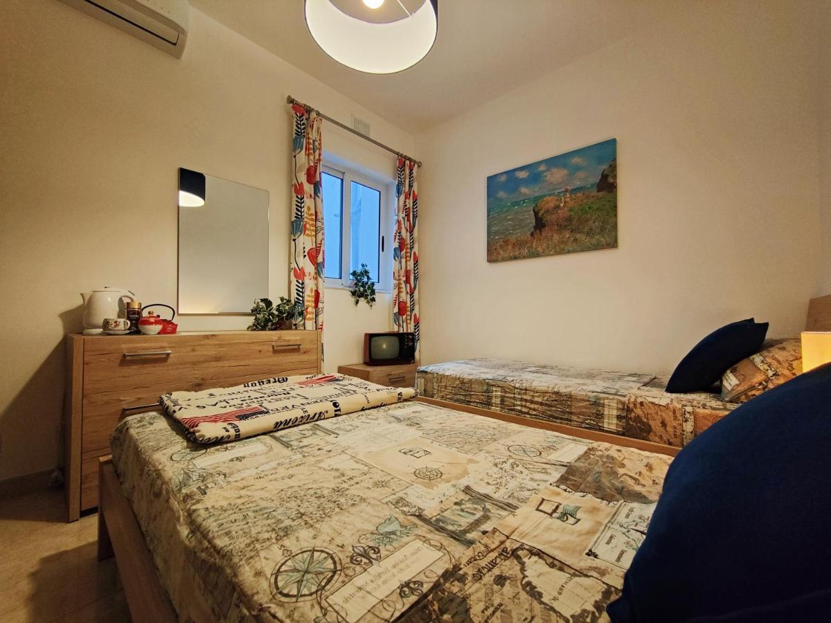 Your Room, Your Apartment, Your Shared Pool มาร์ซาลฟอร์น ภายนอก รูปภาพ