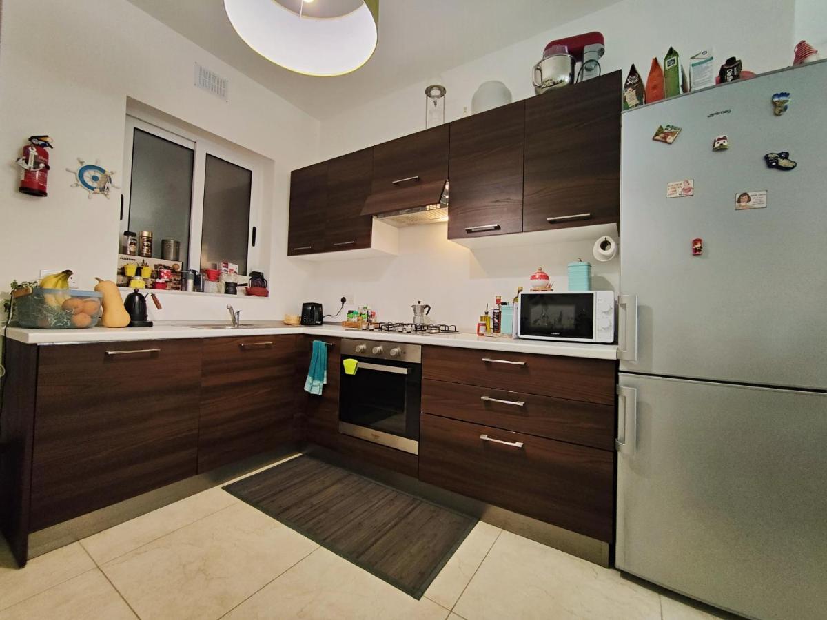 Your Room, Your Apartment, Your Shared Pool มาร์ซาลฟอร์น ภายนอก รูปภาพ